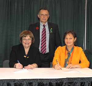 Canadian Coalition for Green Health Care Signing